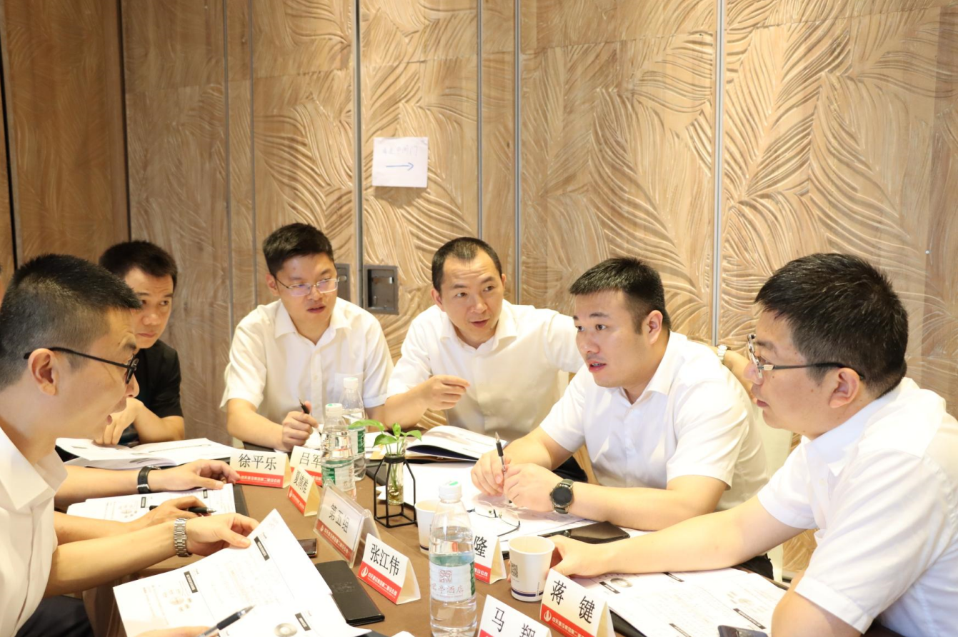 2021年6月25日-26日，二建组织开展了2021年中高层主管执行力培训。本次培训特邀清华、北大、上海交大总裁班讲师，中国企业家协会特聘高级讲师许晋老师进行授课。