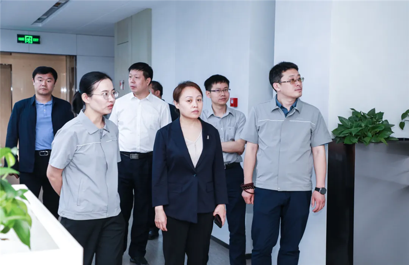 2023年5月15日，河北建材职业技术学院党委书记张明莉一行到北京集团进行校企合作交流。